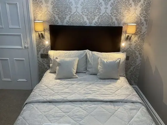 Tek Büyük Yataklı Oda, Banyolu/Duşlu