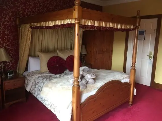 Four Poster