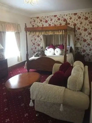 Four Poster