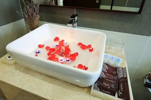 Deluxe Tek Büyük Yataklı Oda, Bahçe Manzaralı