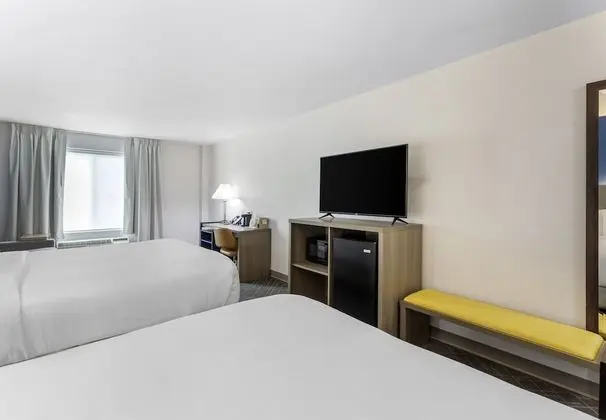 Süit, 2 Büyük (Queen) Boy Yatak, Engellilere Uygun, Sigara İçilmez (Efficiency)