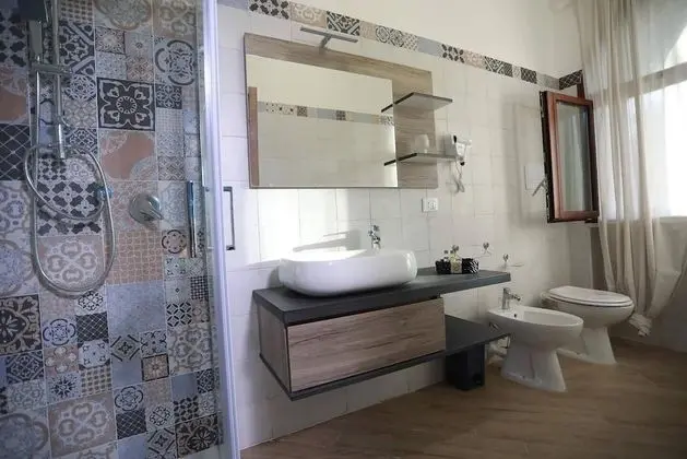 Deluxe Tek Büyük Yataklı Oda, Bahçe Manzaralı (Circe)