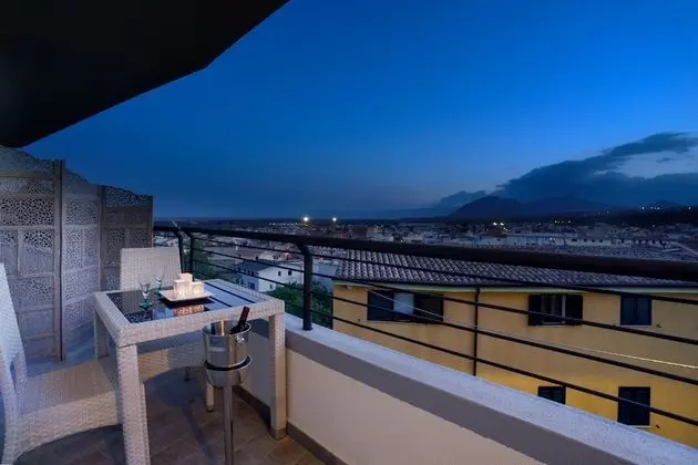 Tek Büyük Yataklı Oda, Balkon, Bahçe Manzaralı