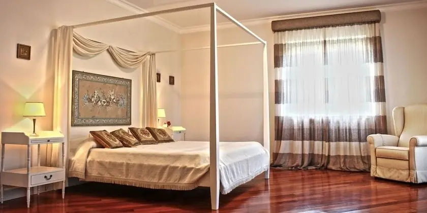 Deluxe Tek Büyük veya İki Ayrı Yataklı Oda, Banyolu/Duşlu, Bahçe Manzaralı