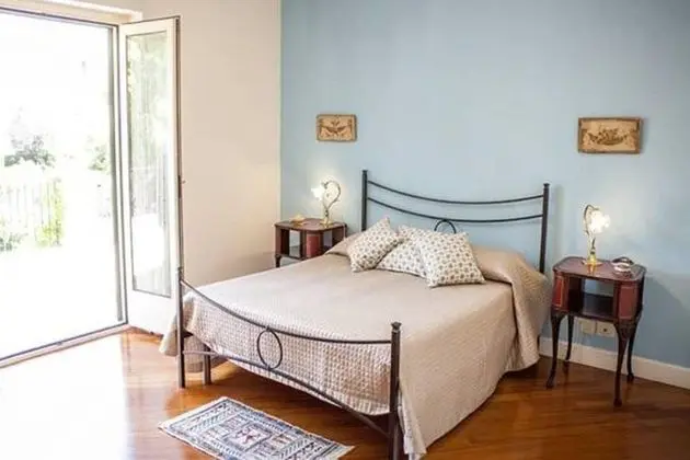 Tek Büyük veya İki Ayrı Yataklı Oda, Banyolu/Duşlu, Bahçe Manzaralı