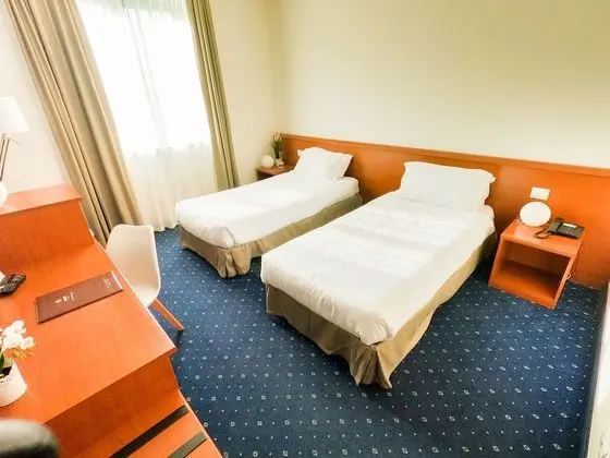 Tek Büyük Yataklı Oda, 2 Tek Kişilik Yatak