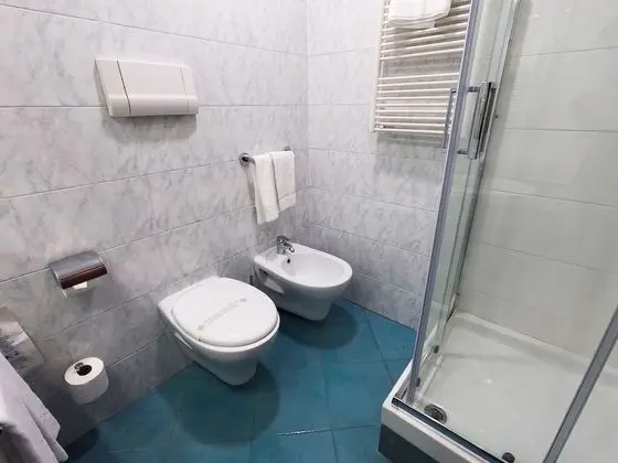 Tek Büyük Yataklı Oda, 2 Tek Kişilik Yatak