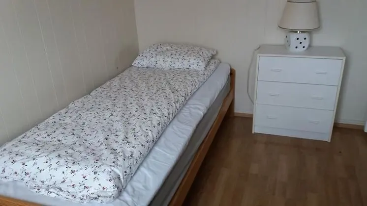 Tek Kişilik Oda, Ortak Banyo (2)