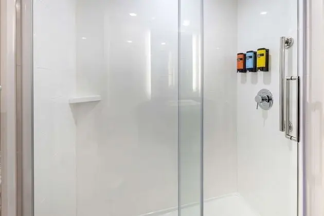 Standard Oda, 1 En Büyük (King) Boy Yatak, Sigara İçilmez (Walk-in Shower;with Sofabed)