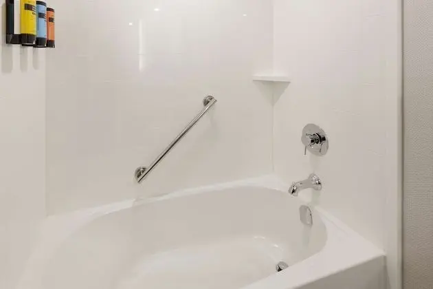 Standard Oda, 2 Büyük (Queen) Boy Yatak, Sigara İçilmez, Buzdolabı ve Mikrodalga