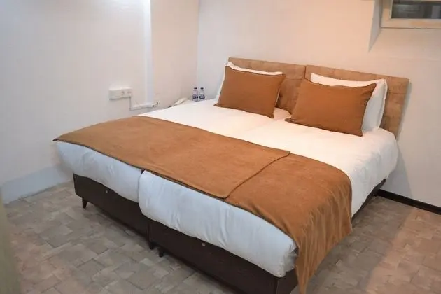 Bodrum Katı Çift Kişilik veya İki Yataklı Oda