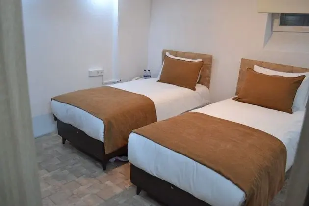 Bodrum Katı Çift Kişilik veya İki Yataklı Oda