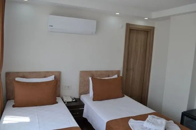 Standard Double or Twin Room, Lanai, Partial Sea View