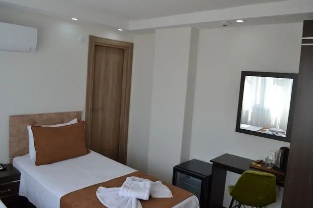 Standard Double or Twin Room, Lanai, Partial Sea View