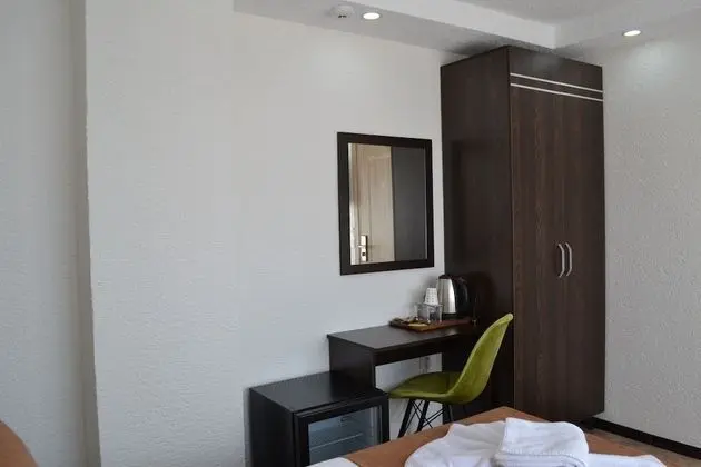 Standard Double or Twin Room, Lanai, Partial Sea View