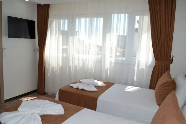 Standard Double or Twin Room, Lanai, Partial Sea View