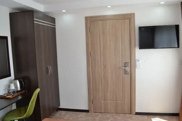 Standard Tek Büyük veya İki Ayrı Yataklı Oda, Balkon/Veranda, Kısmi Deniz Manzaralı