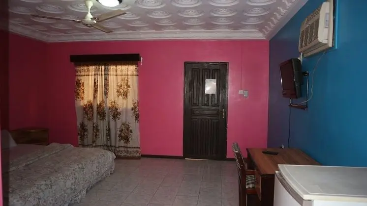 İki Ayrı Yataklı Oda, 1 Yatak Odası