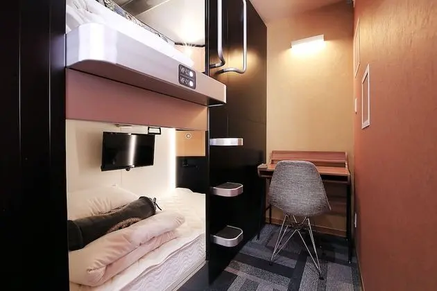 Oda, Ortak Banyo (Main, 2 Capsule Rooms 1)