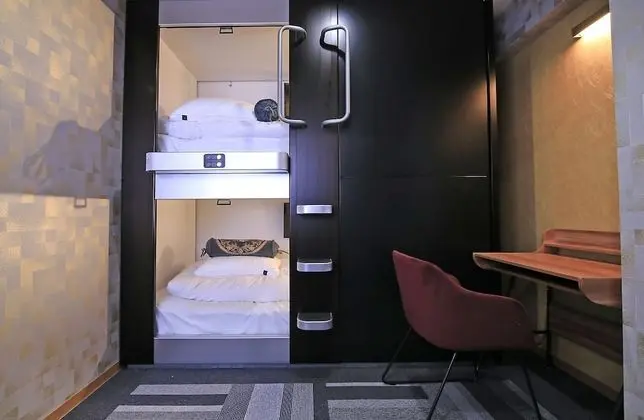 Oda, Ortak Banyo (Main, 2 Capsule Rooms 1)