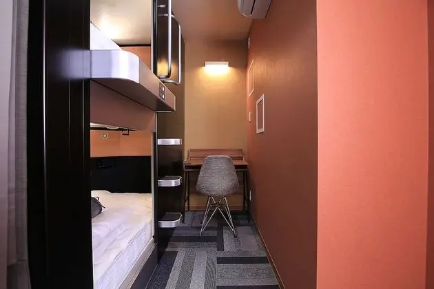 Oda, Ortak Banyo (Main, 2 Capsule Rooms 1)