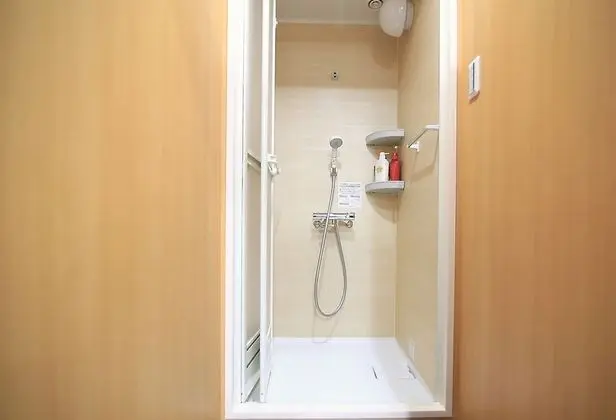Oda, Ortak Banyo (Main, 2 Capsule Rooms 2)