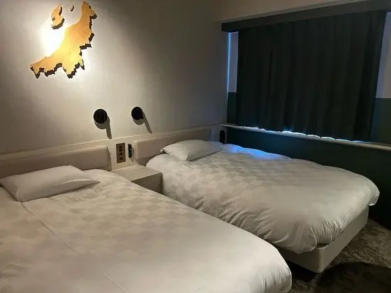 İki Ayrı Yataklı Oda, Sigara İçilmez