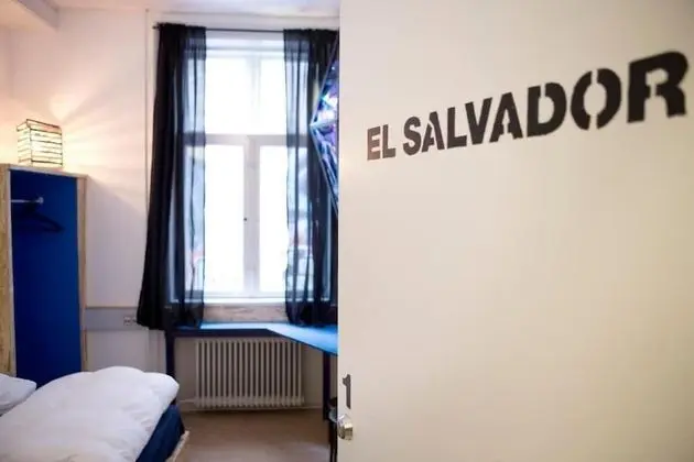 Tek Büyük Yataklı Oda, Ortak Banyo