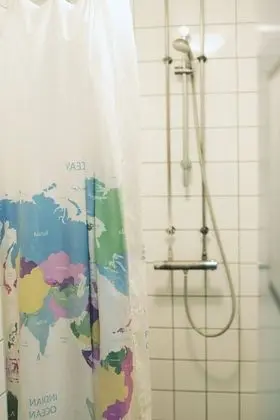 Tek Büyük Yataklı Oda, Ortak Banyo