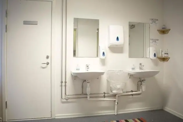 Tek Büyük Yataklı Oda, Ortak Banyo
