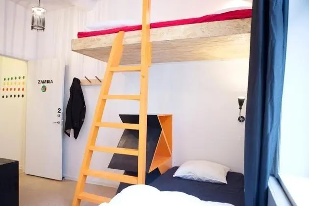 Üç Kişilik Oda, Ortak Banyo