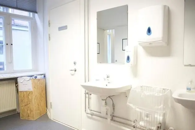 Üç Kişilik Oda, Ortak Banyo