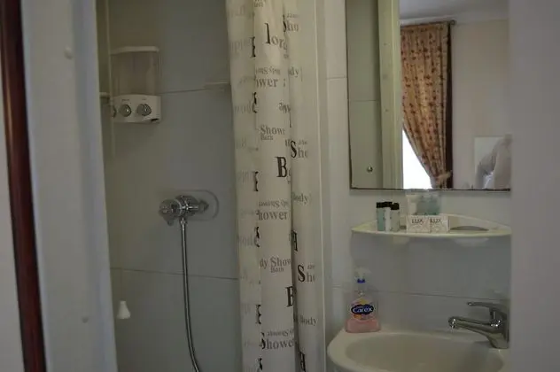 Standard Tek Büyük Yataklı Oda, 1 Çift Kişilik Yatak, Banyolu/Duşlu