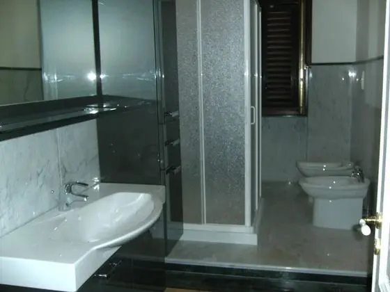 Basic Üç Kişilik Oda, Ortak Banyo