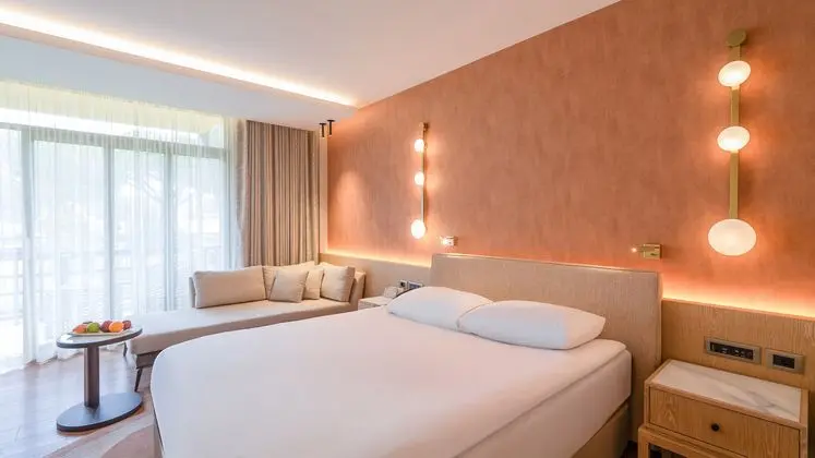 https://images.etstur.com/imgproxy/resize/2560x1440/files/images/hotelImages/etsrooms/50/Gloria_Golf_Resort_20241106121119_1.jpg