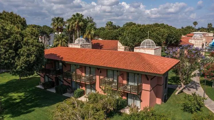 https://images.etstur.com/imgproxy/resize/2560x1440/files/images/hotelImages/etsrooms/50/Gloria_Golf_Resort_20241106122119_4.jpg