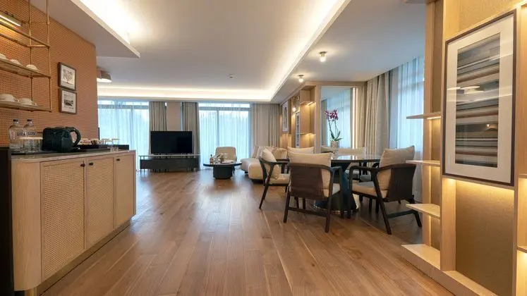 https://images.etstur.com/imgproxy/resize/2560x1440/files/images/hotelImages/etsrooms/50/Gloria_Golf_Resort_20241106122432_4.jpg