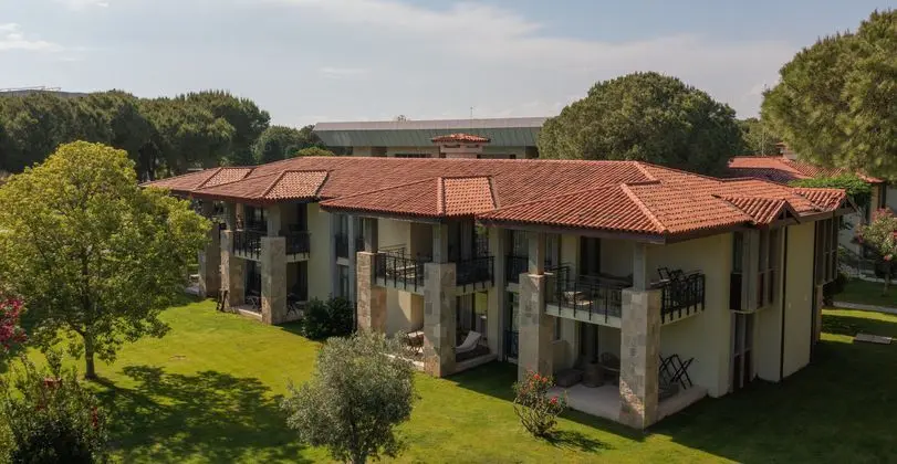 https://images.etstur.com/imgproxy/resize/2560x1440/files/images/hotelImages/etsrooms/50/Gloria_Golf_Resort_20241106122729_0.jpg