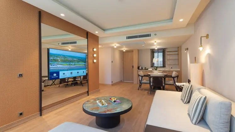 https://images.etstur.com/imgproxy/resize/2560x1440/files/images/hotelImages/etsrooms/50/Gloria_Golf_Resort_20241106122729_1.jpg