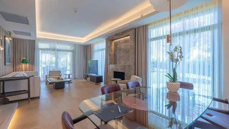 https://images.etstur.com/imgproxy/resize/2560x1440/files/images/hotelImages/etsrooms/50/Gloria_Golf_Resort_20241106122909_2.jpg
