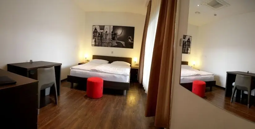 Classic Tek Büyük Yataklı Oda