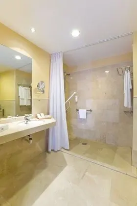 Tek Büyük Yataklı Oda, Deniz Manzaralı (2 adults and 1 child)