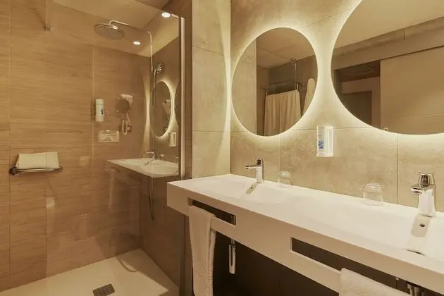 Tek Büyük Yataklı Oda (2 adults)