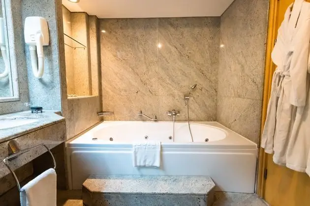 https://images.etstur.com/imgproxy/resize/2560x1440/files/images/hotelImages/etsrooms/51/Gloria_Verde_Resort_20250127102317_2.jpg