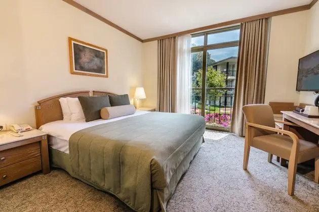 https://images.etstur.com/imgproxy/resize/2560x1440/files/images/hotelImages/etsrooms/51/Gloria_Verde_Resort_20250127102416_3.jpg