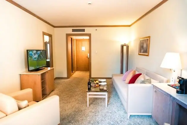 https://images.etstur.com/imgproxy/resize/2560x1440/files/images/hotelImages/etsrooms/51/Gloria_Verde_Resort_20250127102931_0.jpg
