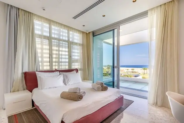 Villa, 6 bedrooms Tranquility Beachfront Villa