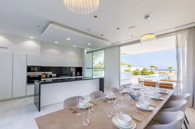 Villa, 6 bedrooms Tranquility Beachfront Villa