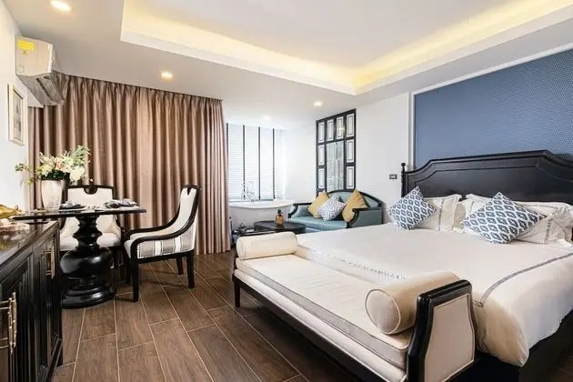 Boutique Queen Room