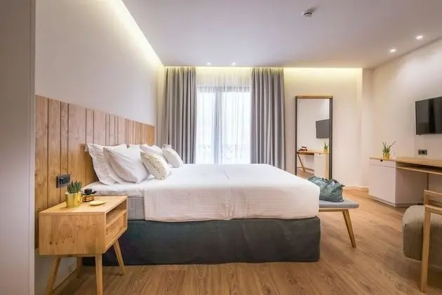 Tek Büyük veya İki Ayrı Yataklı Oda, Balkon, Kısmi Deniz Manzaralı